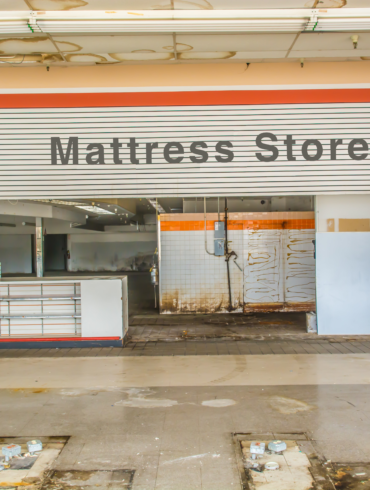 mattress store closing
